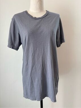 hozell Men's Short Sleeve Crew Neck T-Shirt in violet.